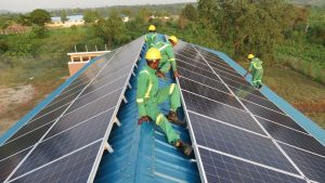 All in Trade, Uganda. Das Kyangwali Refugee Settlement ist jetzt mit Solarenergie ausgestattet, unabhängig vom öffentlichen Netz.